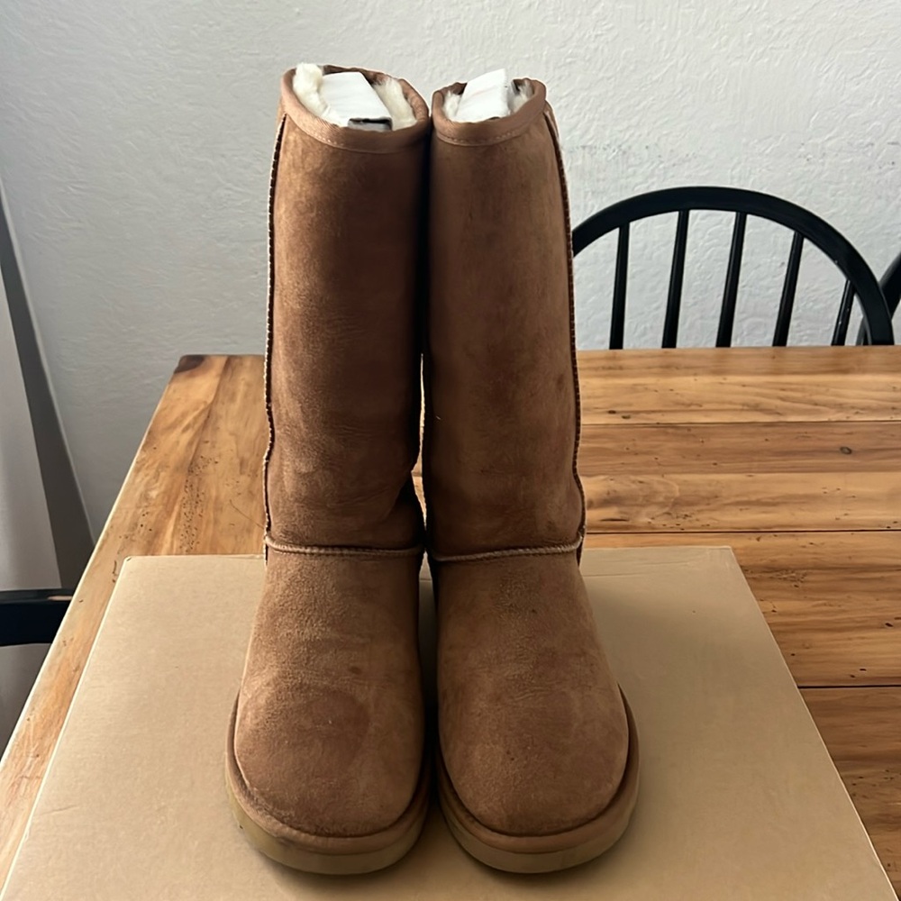 UGG Classic Tall boot size 7 - Picture 1 of 17